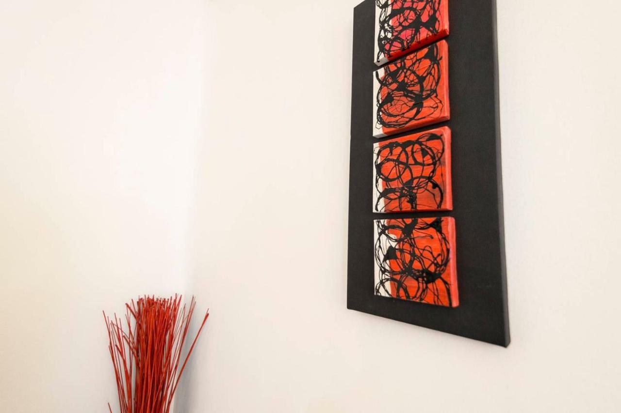 Home & Private Terrace Wifi + Aircon Madrid Luaran gambar