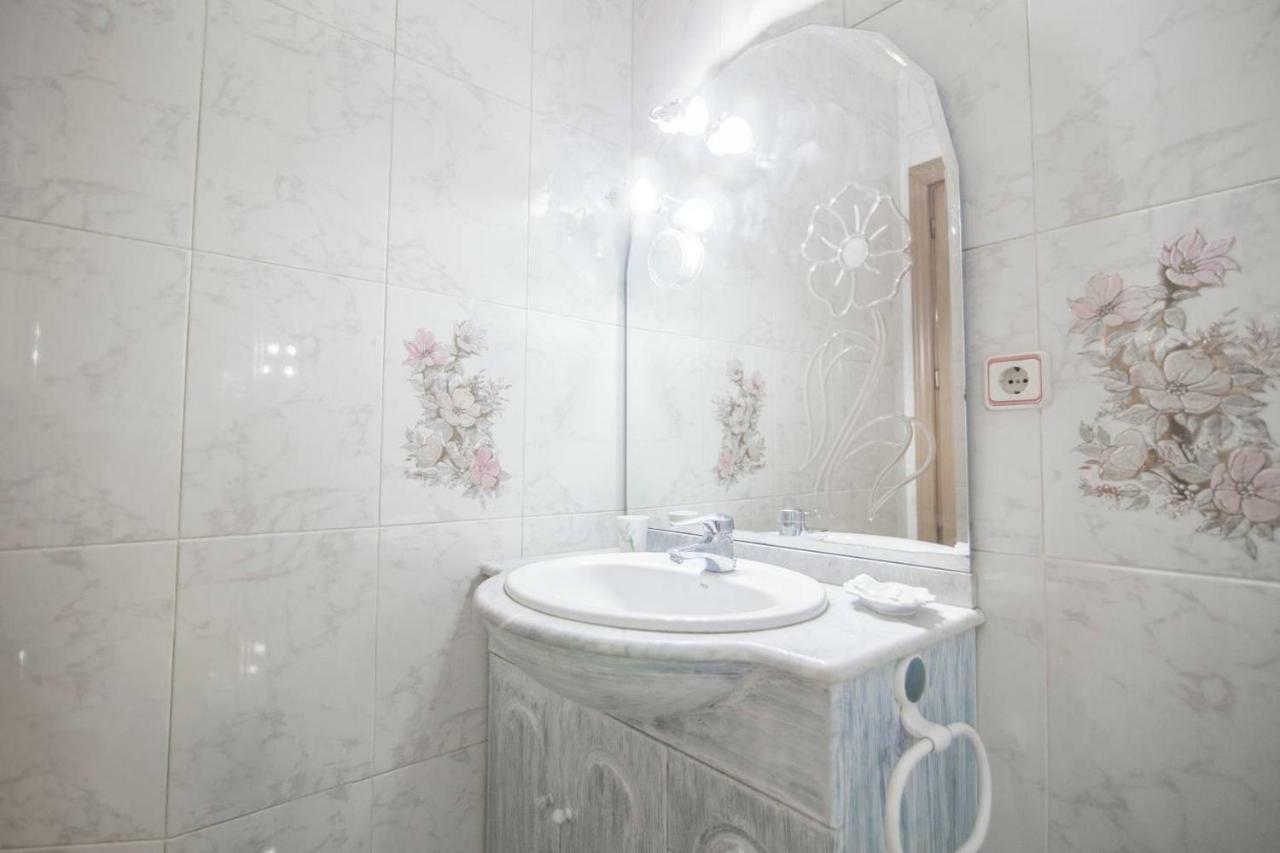 Home & Private Terrace Wifi + Aircon Madrid Luaran gambar